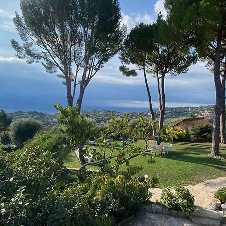 Willa Domaine Des Encourdoules Luxueuse Et Raffinee Sur Un Hectare Face A La *