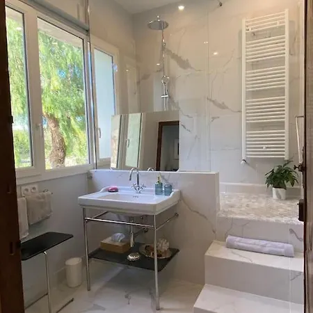 Domaine Des Encourdoules Luxueuse Et Raffinee Sur Un Hectare Face A La Willa *