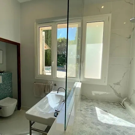 Domaine Des Encourdoules Luxueuse Et Raffinee Sur Un Hectare Face A La Willa *