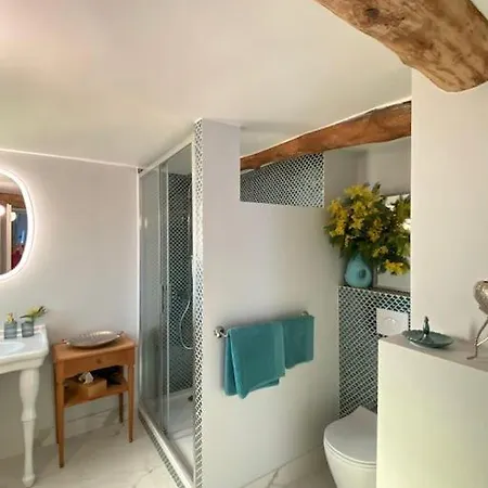 Domaine Des Encourdoules Luxueuse Et Raffinee Sur Un Hectare Face A La Willa